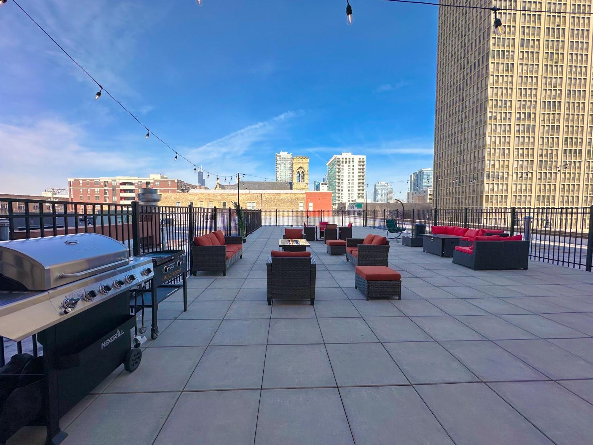 Bright 2Br Luxury Corner Suite With Optional Parking Sleeps 6 Guests Near Mccormick Place And Soldier Field Chicago Bagian luar foto