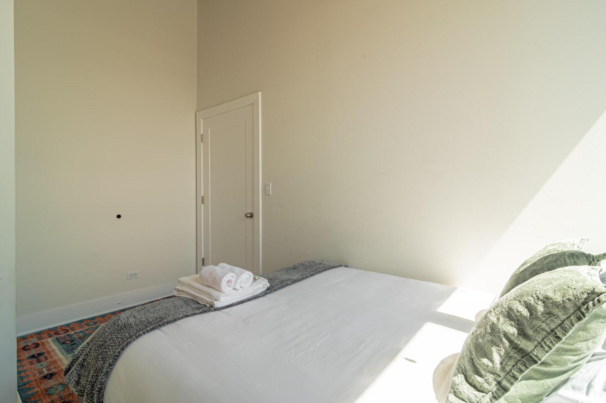 Bright 2Br Luxury Corner Suite With Optional Parking Sleeps 6 Guests Near Mccormick Place And Soldier Field Chicago Bagian luar foto