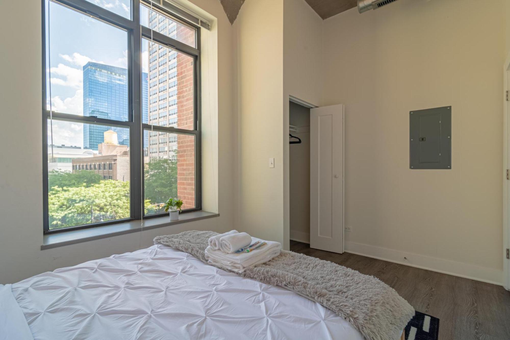 Bright 2Br Luxury Corner Suite With Optional Parking Sleeps 6 Guests Near Mccormick Place And Soldier Field Chicago Bagian luar foto