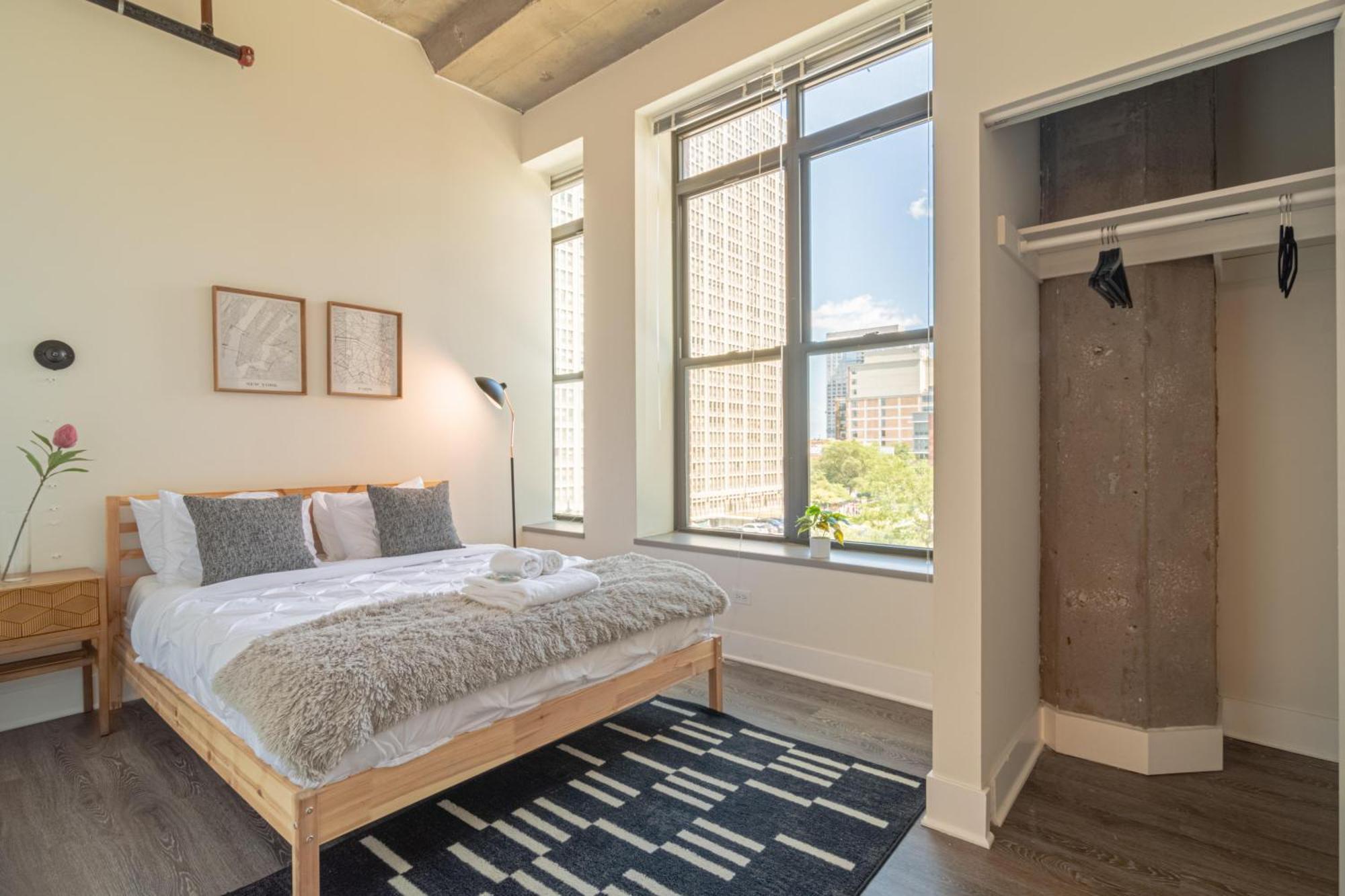 Bright 2Br Luxury Corner Suite With Optional Parking Sleeps 6 Guests Near Mccormick Place And Soldier Field Chicago Bagian luar foto